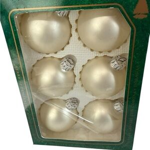 Christmas by Krebs Eggshell white Satin Christmas Balls 6 in Box